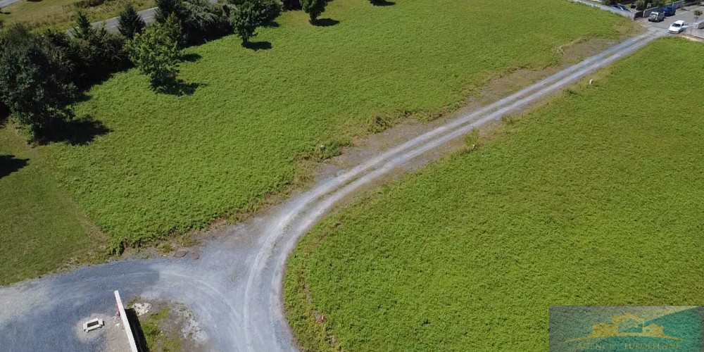 terrain à LAMARQUE PONTACQ (65380)